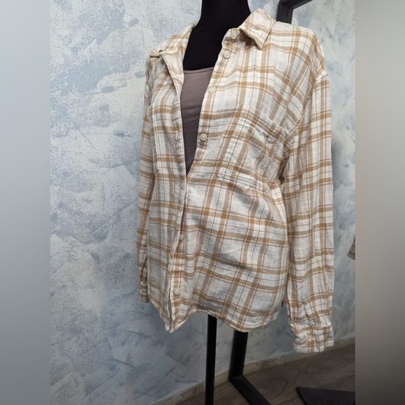 Old Navy Tops - Old Navy Pleated Tan Long Sleeve Boyfriend Shirt size L